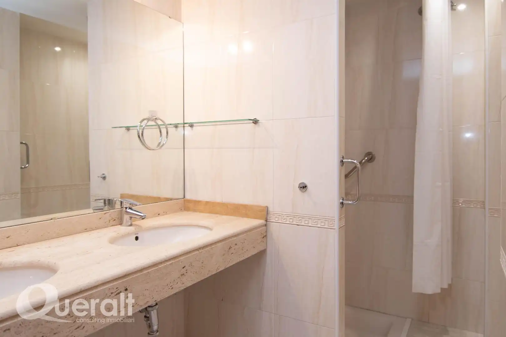Badezimmer von Wohnung zum Verkauf in Lleida mit Heizung