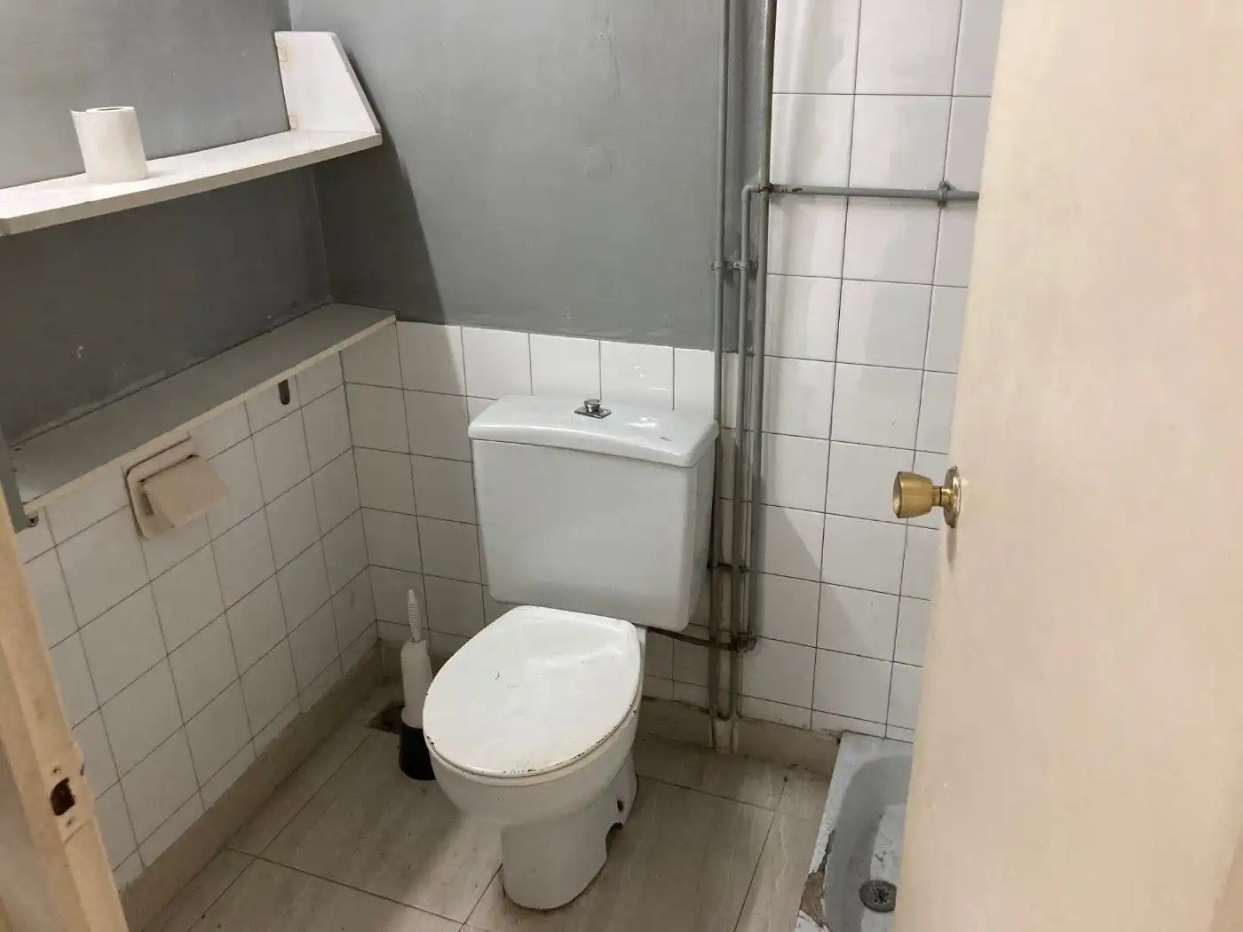 Bathroom of Commercial properties for rent in Igualada  with Air Conditioner