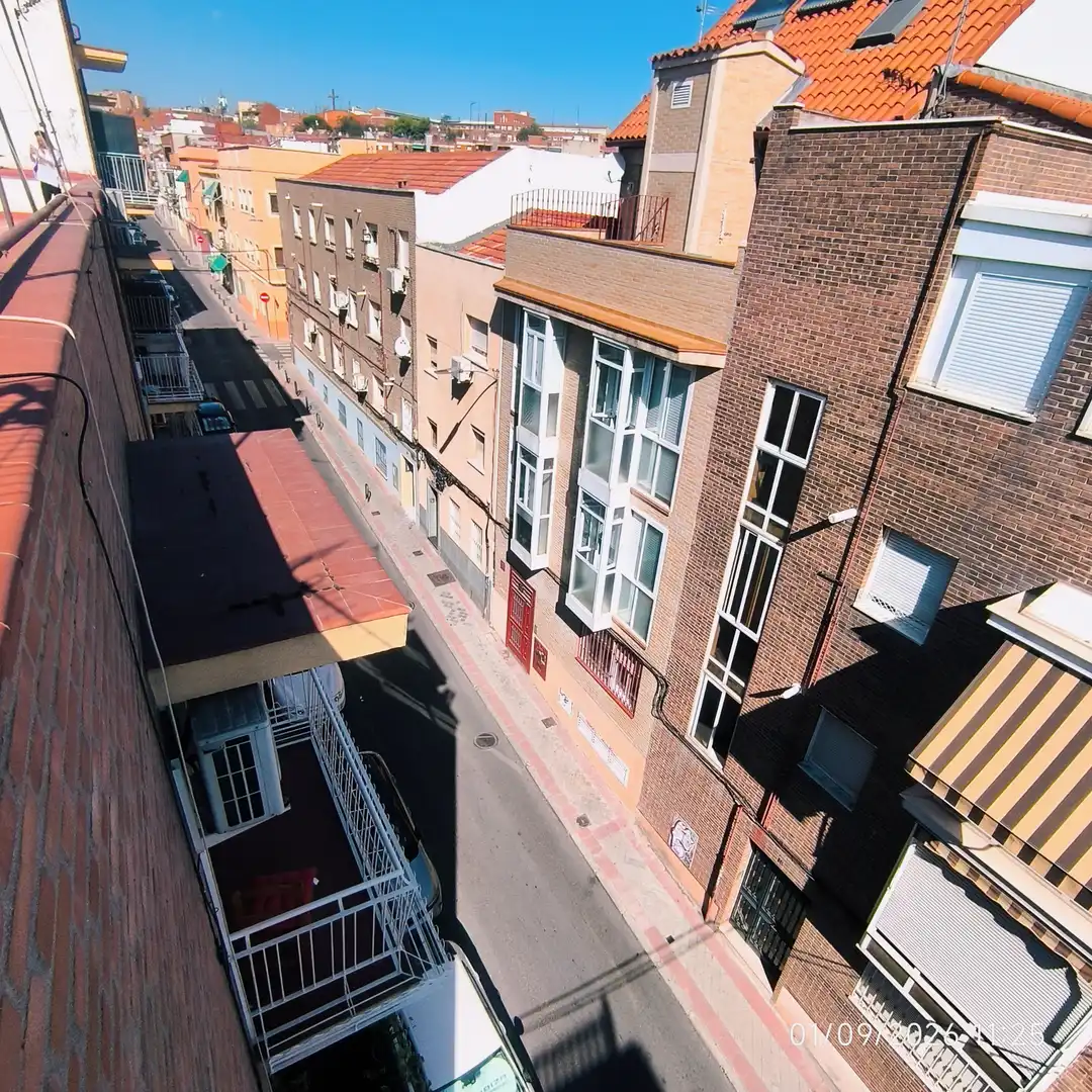 Außenansicht von Wohnung zum Verkauf in Madrid mit Klimaanlage und Balkon