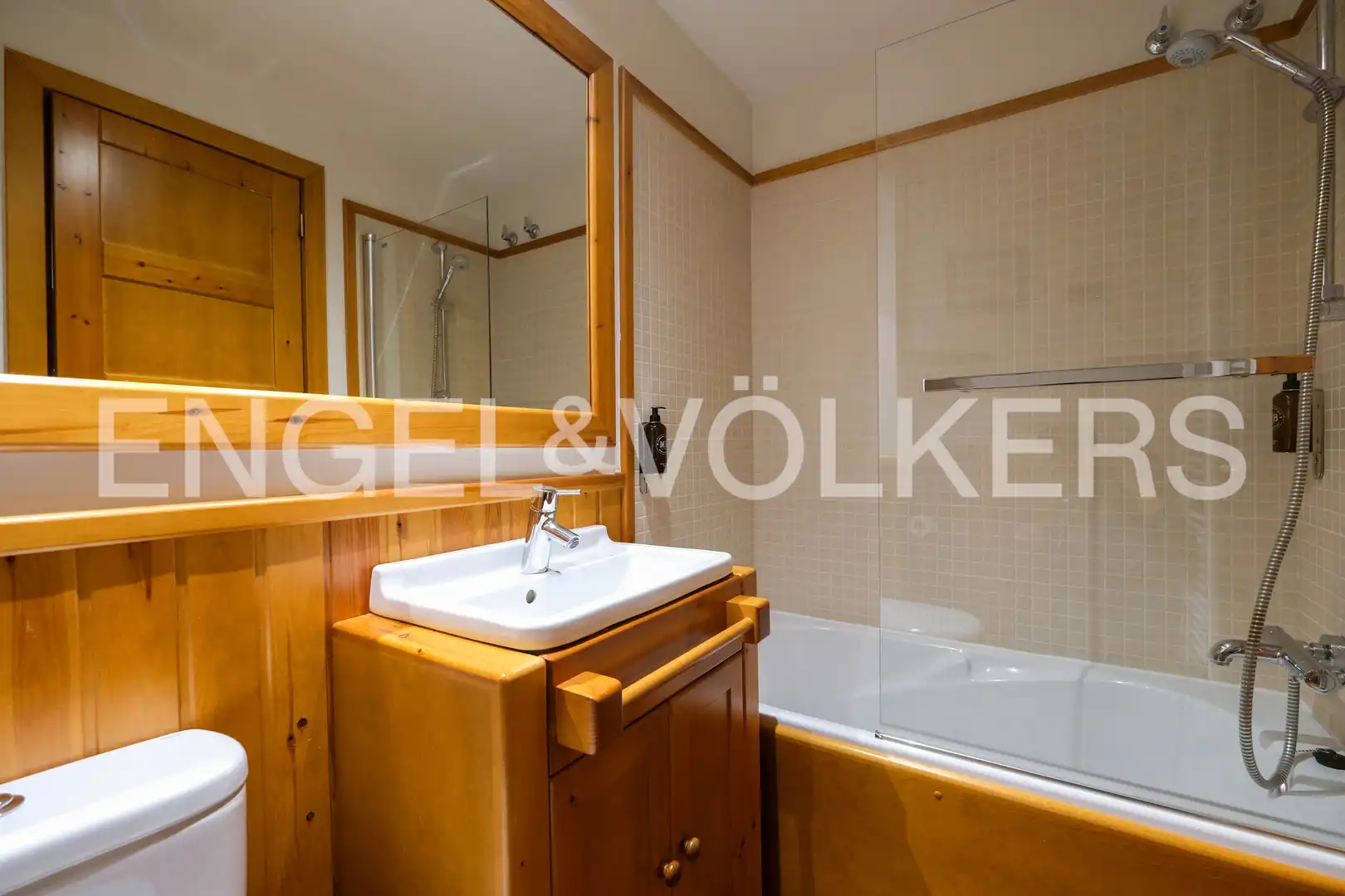Baño de Piso en venta en Naut Aran con Trastero y Balcón