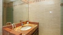 Badezimmer von Wohnungen zum verkauf in Ojén mit Klimaanlage, Terrasse und Abstellraum