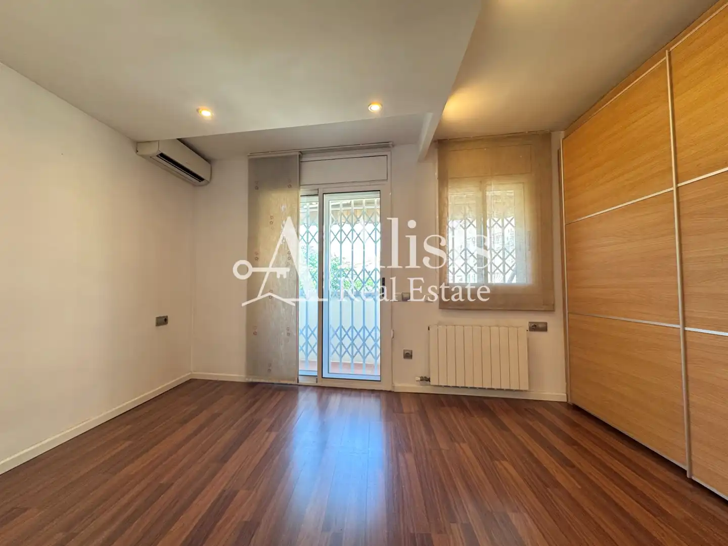 Schlafzimmer von Einfamilien-Reihenhaus zum Verkauf in Pallejà mit Klimaanlage, Heizung und Terrasse