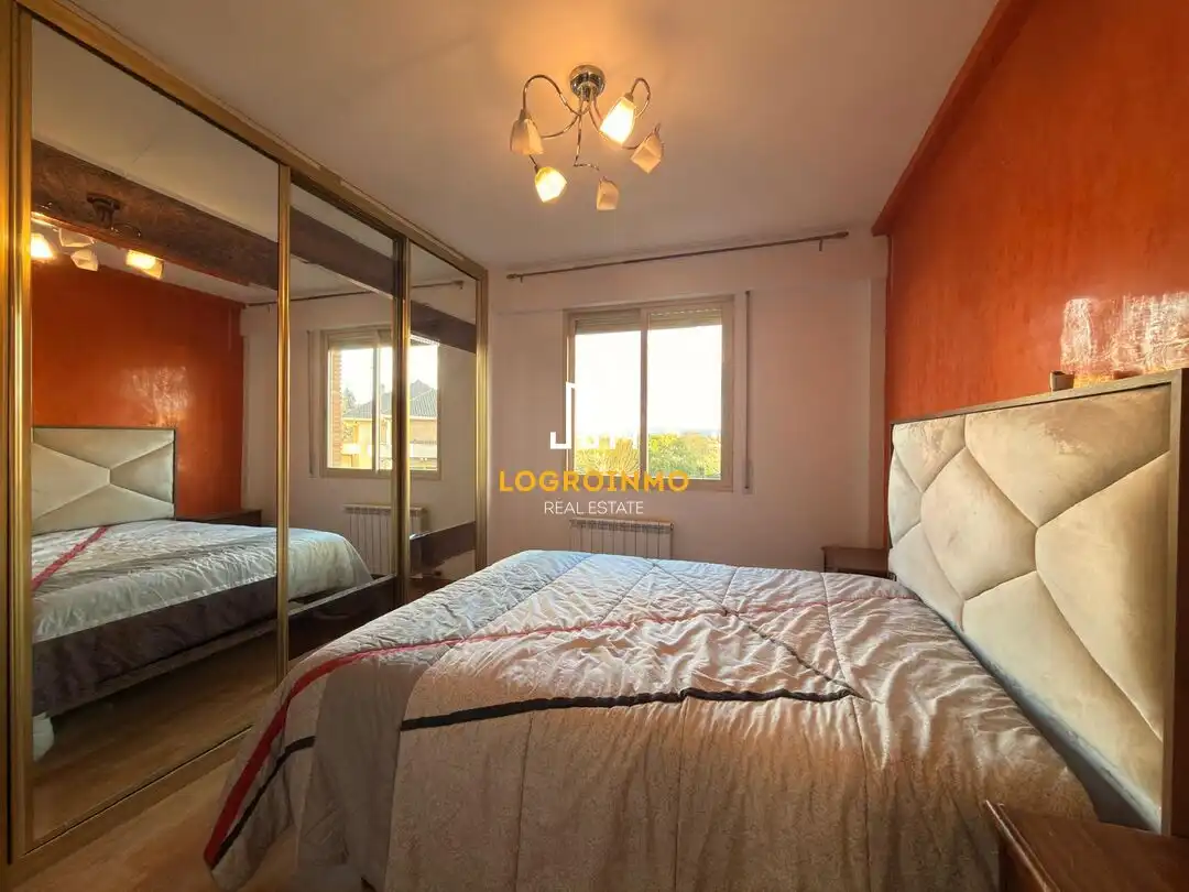 Bedroom of Detached homes for sale in  Logroño  with Heating, Private garden and Terrace