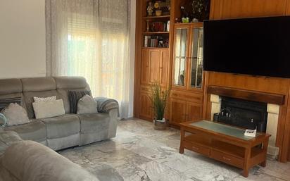 Sala d'estar de Casa o xalet en venda en Pepino amb Calefacció, Jardí privat i Piscina
