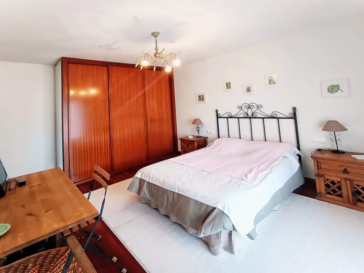 Dormitori de Casa o xalet en venda en Pontevedra Capital  amb Jardí privat, Terrassa i Traster