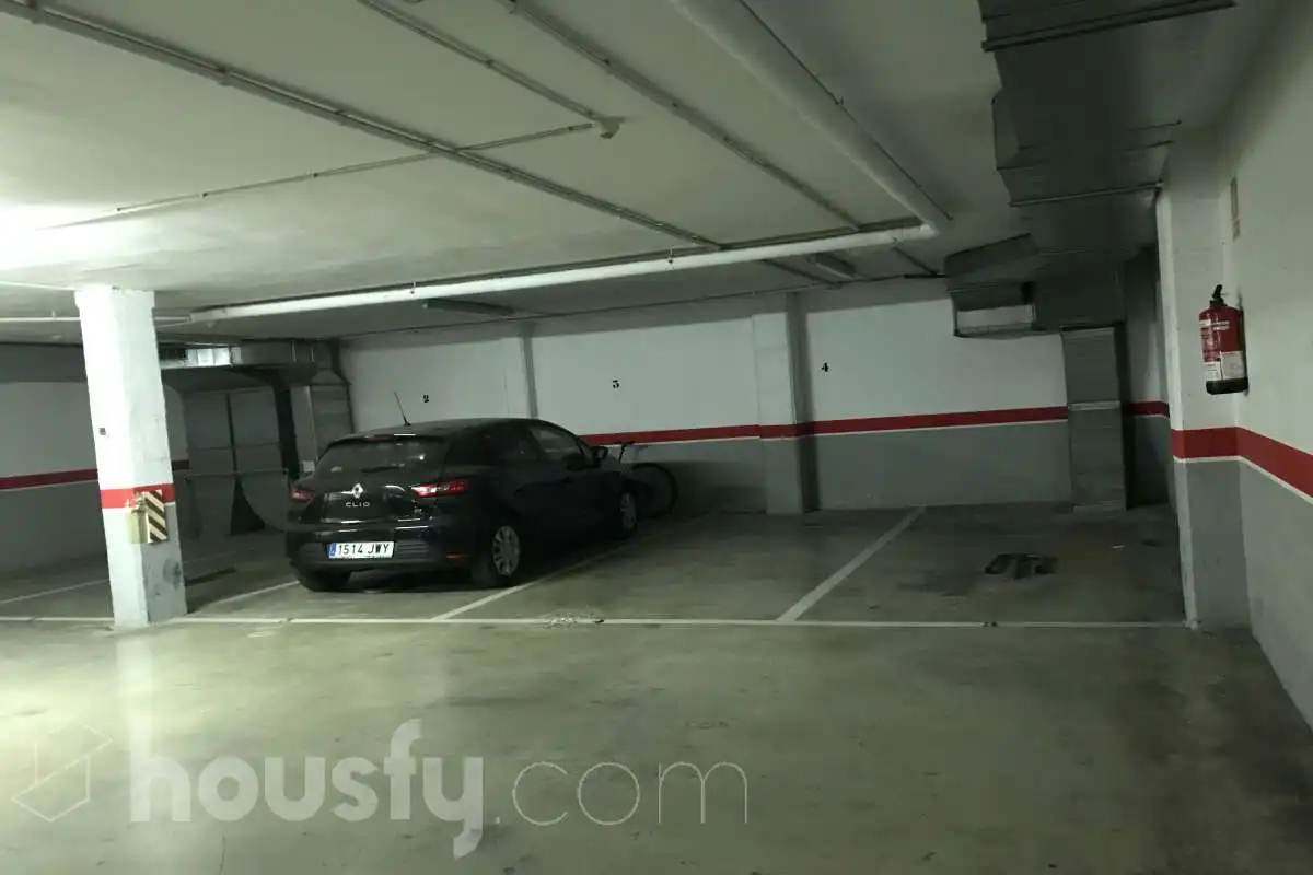 Parking of Flat for rent in Barcelona  with Air Conditioner, Heating and Parquet flooring
