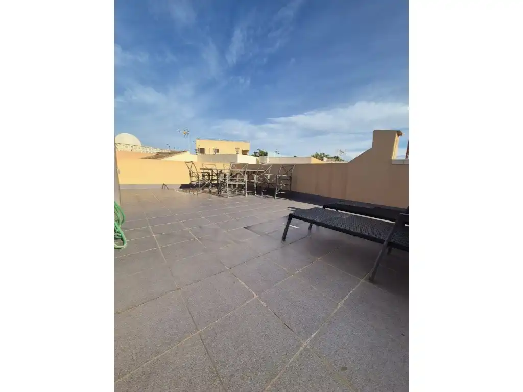 Terrassa de Casa adosada en venda en Torrevieja amb Aire condicionat, Terrassa i Moblat