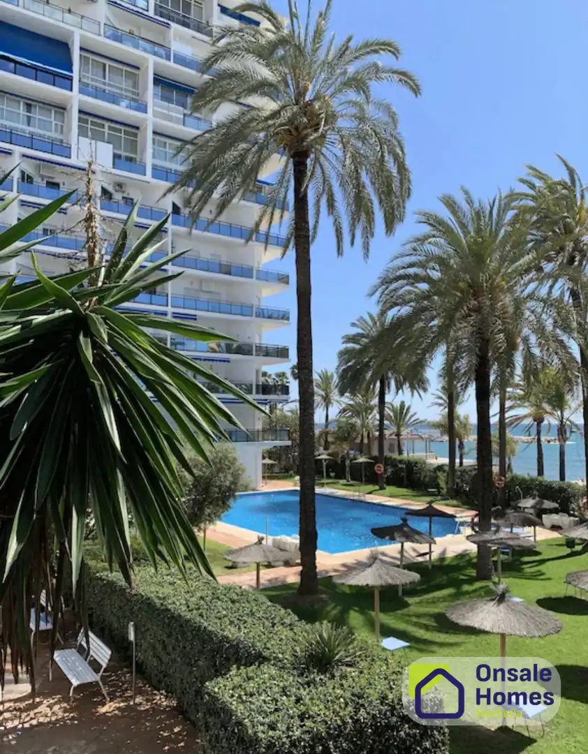 Piscina de Apartament en venda en Marbella amb Aire condicionat, Balcó i Piscina comunitària