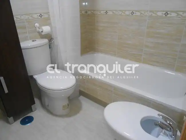 Baño de Estudio de alquiler en Madrid con Aire acondicionado, Amueblado y Lavadora