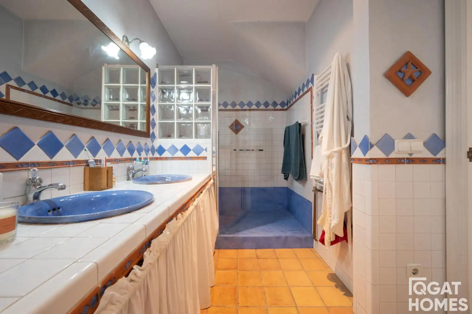 Bany de Casa o xalet en venda en Rubí amb Calefacció, Terrassa i Traster