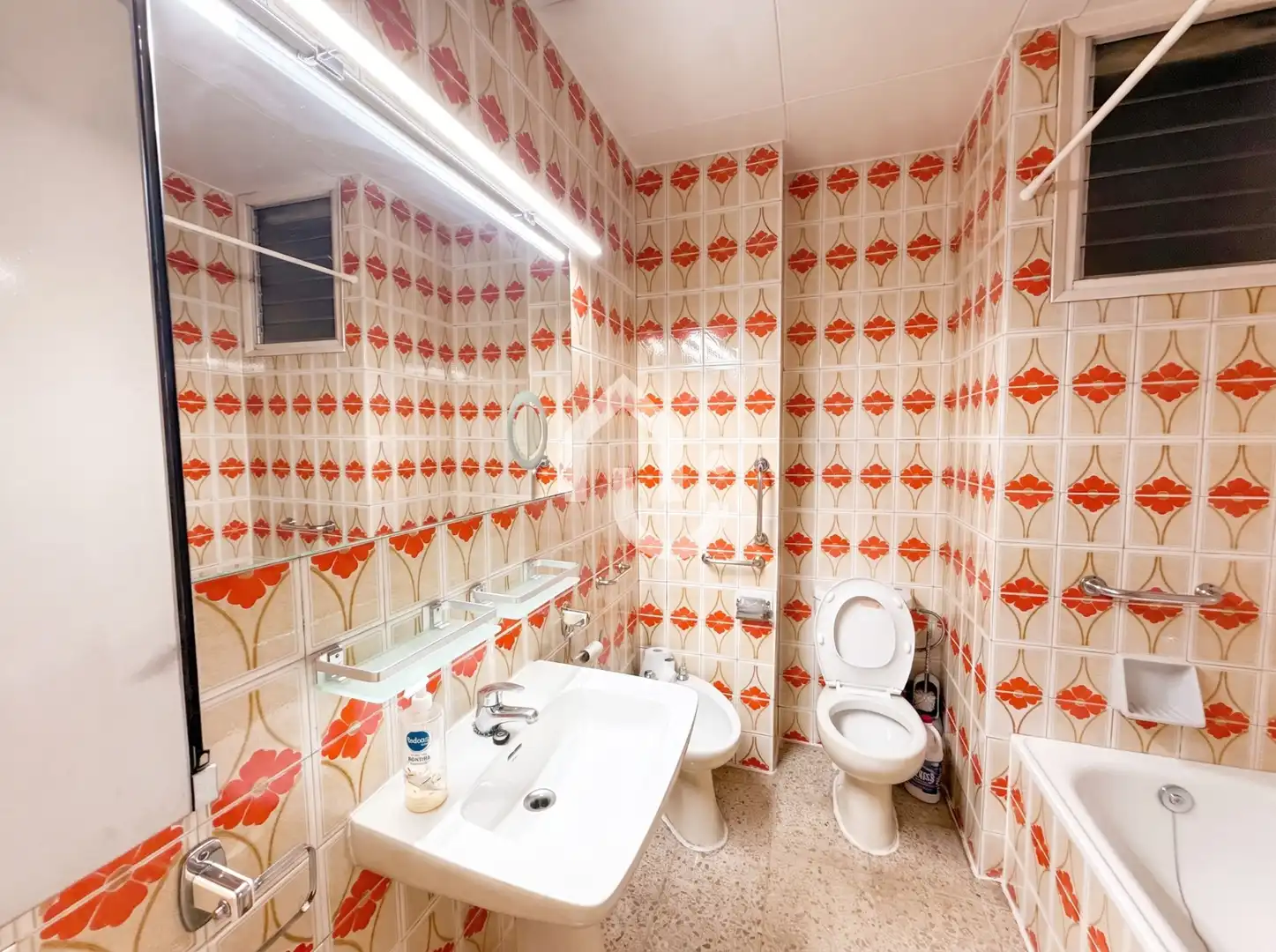 Baño de Piso en venta en Barcelona con Calefacción y Terraza