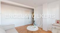 Sala d'estar de Apartament de lloguer en  Madrid Capital amb Aire condicionat, Terrassa i Balcó