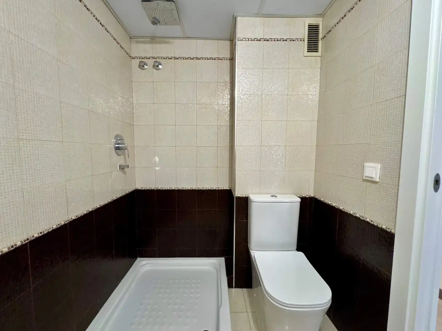 Baño de Piso en venta en Gandia con Aire acondicionado, Terraza y Balcón