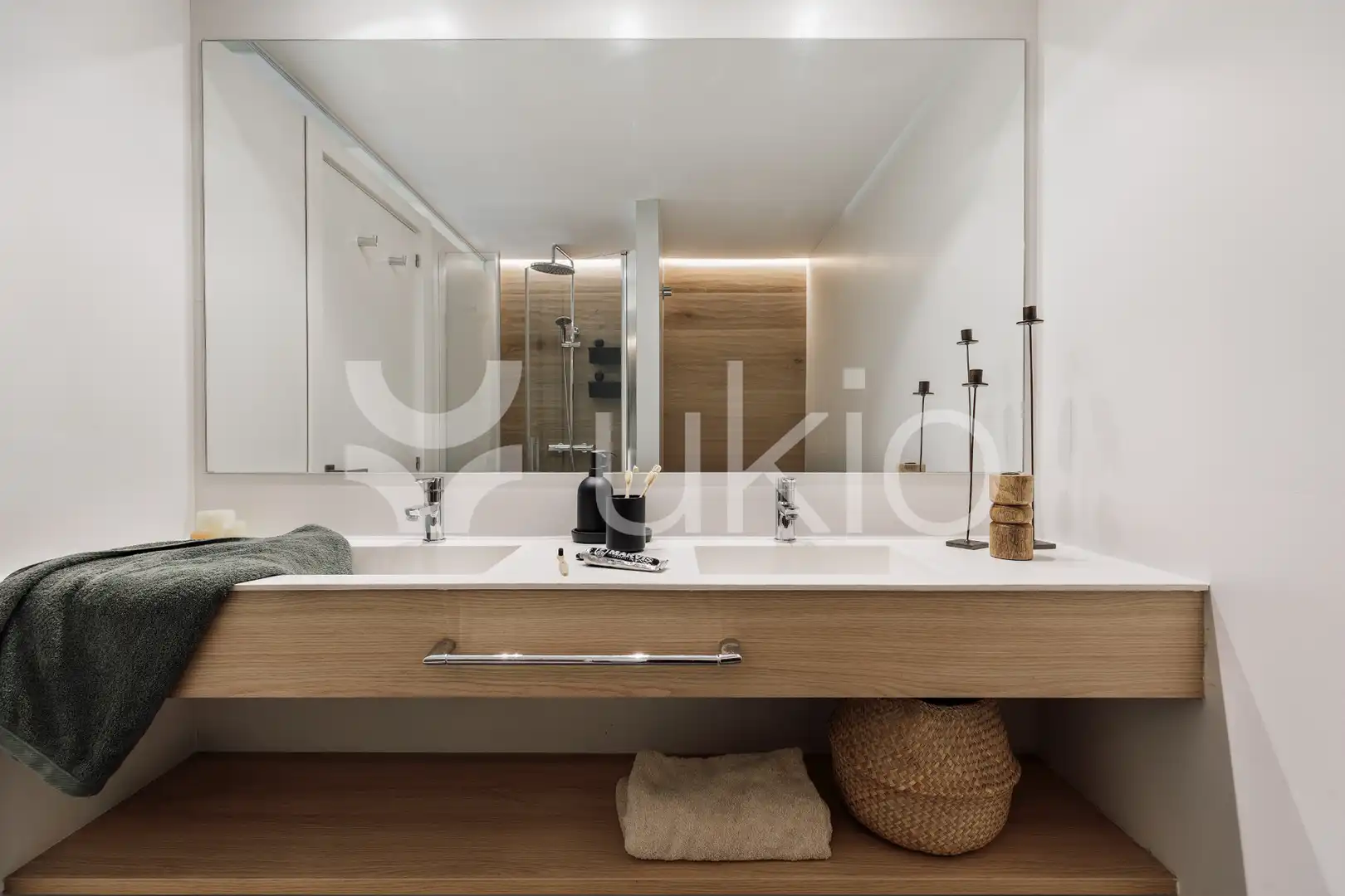 Bathroom of Apartments for rent in Barcelona  with Air Conditioner, Heating and Terrace