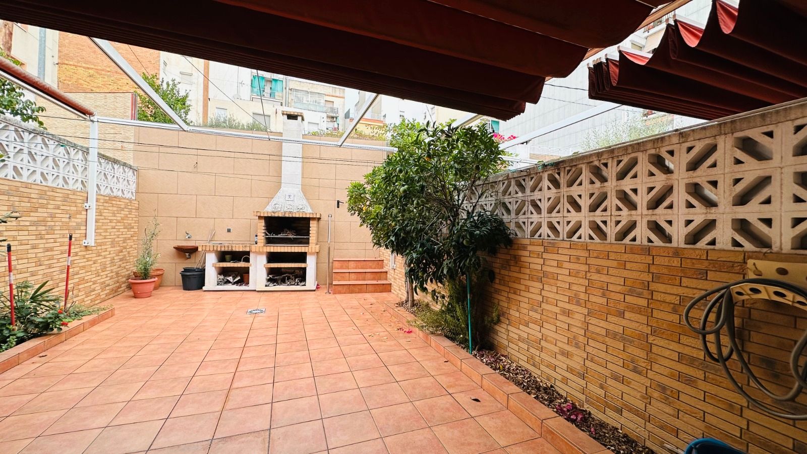 Terrassa de Casa adosada en venda en Sant Boi de Llobregat amb Calefacció, Terrassa i Forn