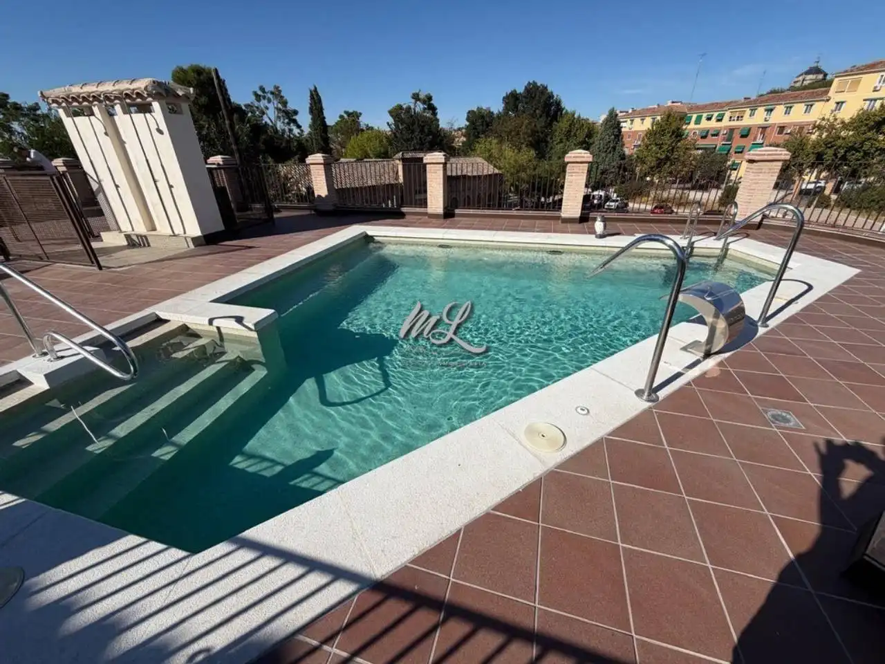 Piscina de Dúplex en venda en Toledo amb Calefacció, Traster i Piscina comunitària