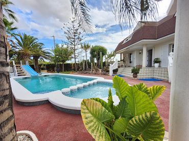 Chalet con piscina en venta en Sol y Luz