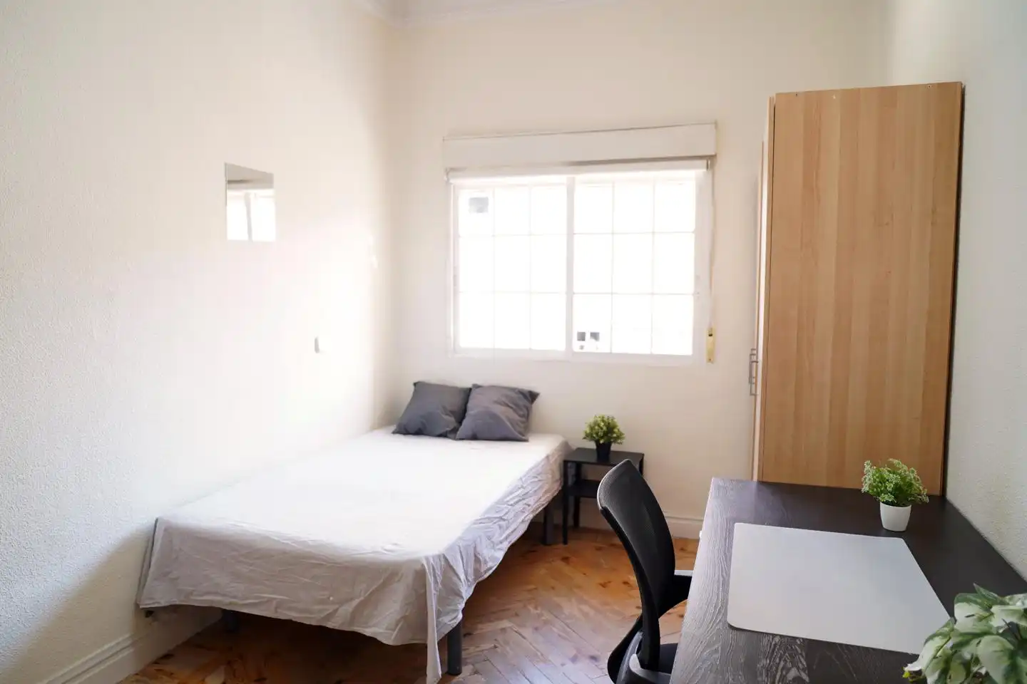 Habitación de Apartamento de alquiler en Madrid con Aire acondicionado, Calefacción y Parquet