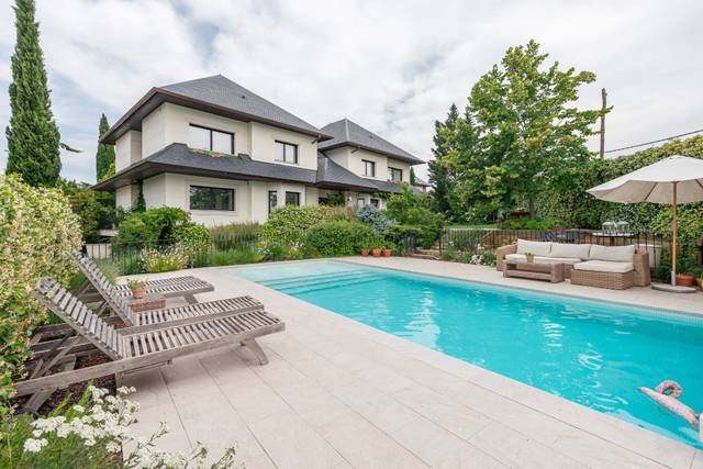 Casa-chalet en Alquiler en Aravaca