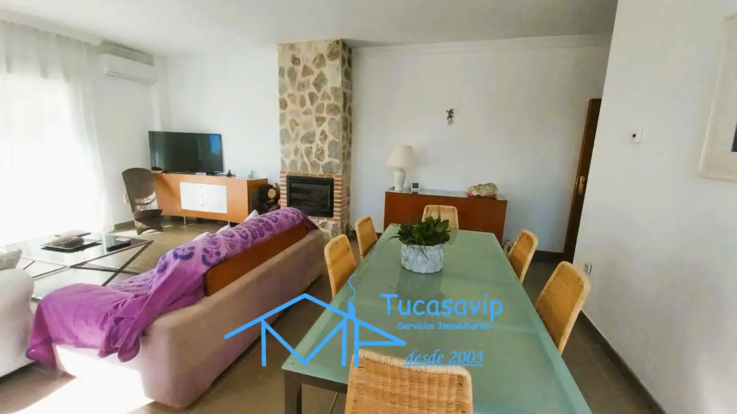 Menjador de Casa o xalet en venda en El Tiemblo  amb Jardí privat i Terrassa