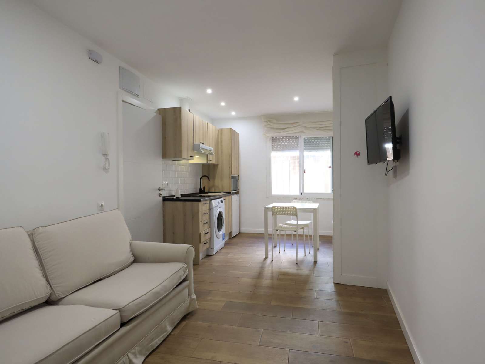 Dormitori de Estudi per a compartir en  Madrid Capital amb Aire condicionat i Terrassa