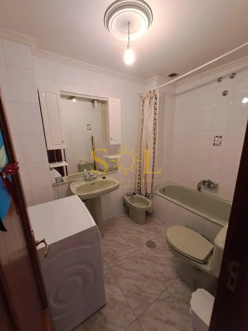 Badezimmer von Wohnung zum Verkauf in La Bañeza  mit Heizung, Parkett und Abstellraum