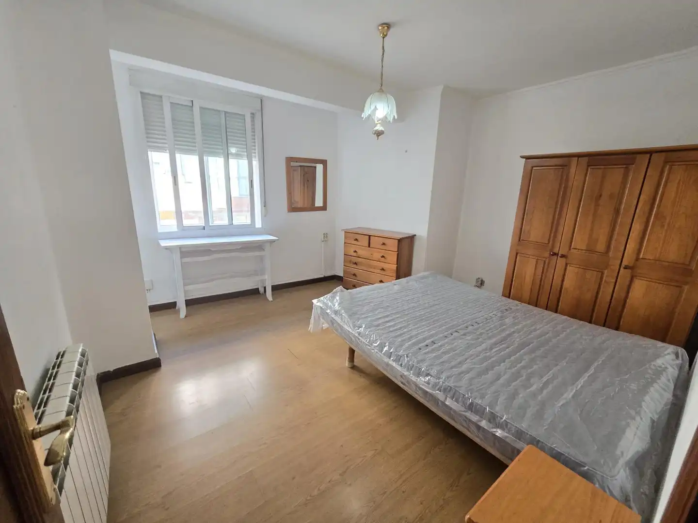 Bedroom of Flat for rent in Vigo   with Heating, Parquet flooring and Furnished