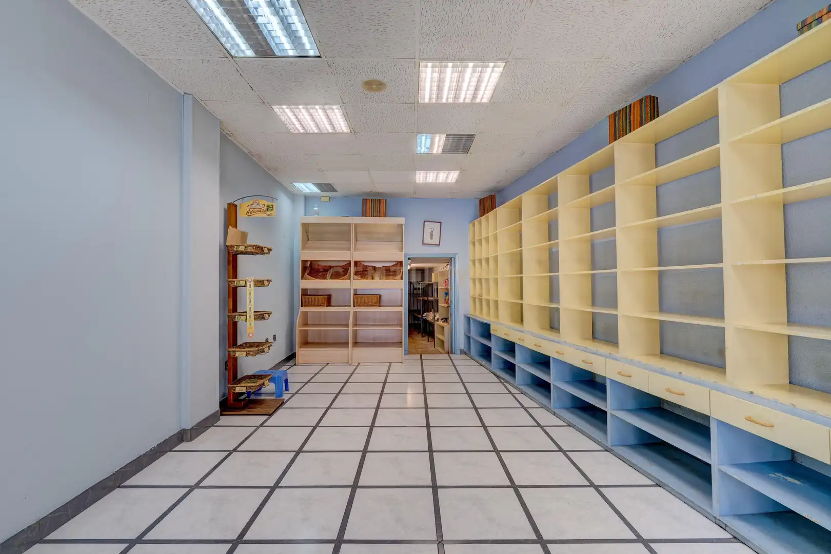 Local comercial en venta en Fuente de los Patos Plaza, Vitoria-Gasteiz, Spain 1, imagen 8