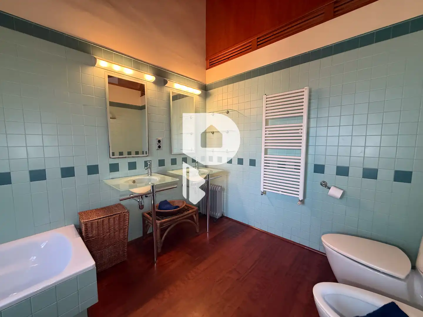 Bathroom of Houses for sale in Castelldefels  with Air Conditioner, Heating and Terrace