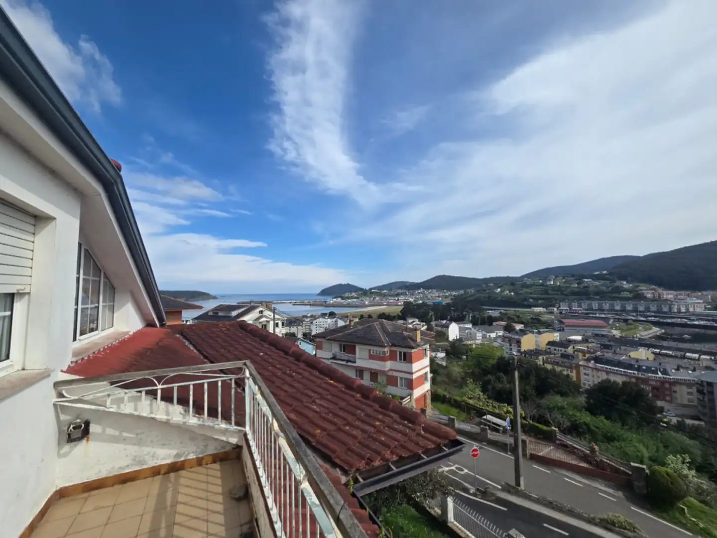 Vista exterior de Casa o xalet en venda en Viveiro amb Calefacció, Jardí privat i Parquet
