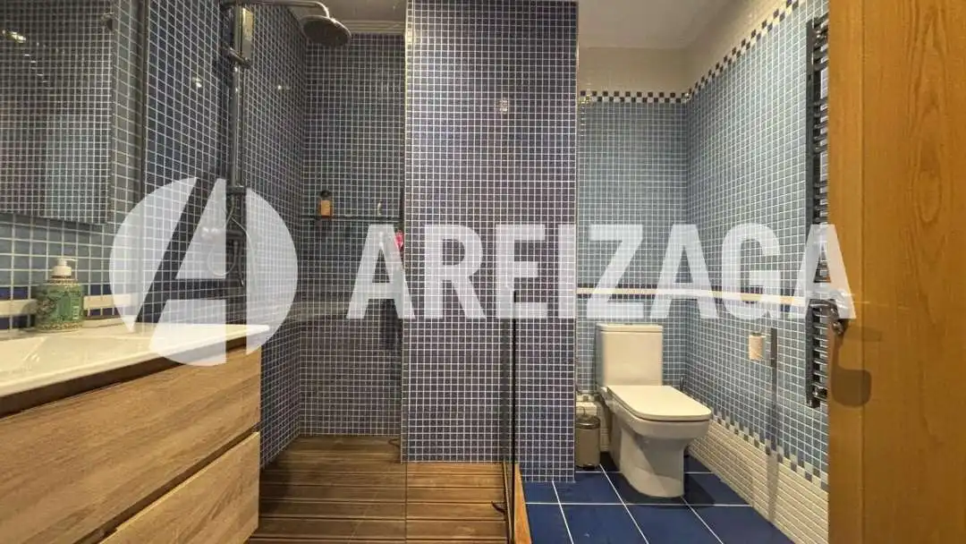 Badezimmer von Wohnung zur Miete in Donostia - San Sebastián  mit Klimaanlage und Heizung