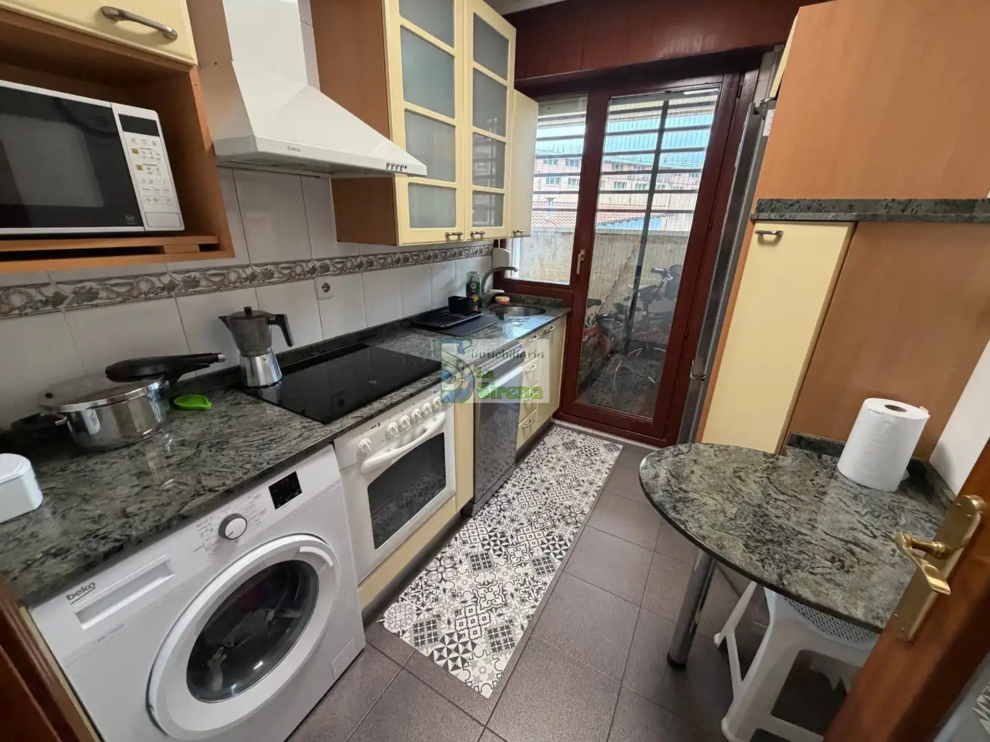 Cocina de Piso de alquiler en Castro-Urdiales con Calefacción, Terraza y Amueblado