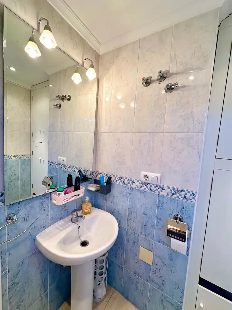Baño de Apartamento de alquiler en Daya Nueva con Aire acondicionado, Piscina y Amueblado