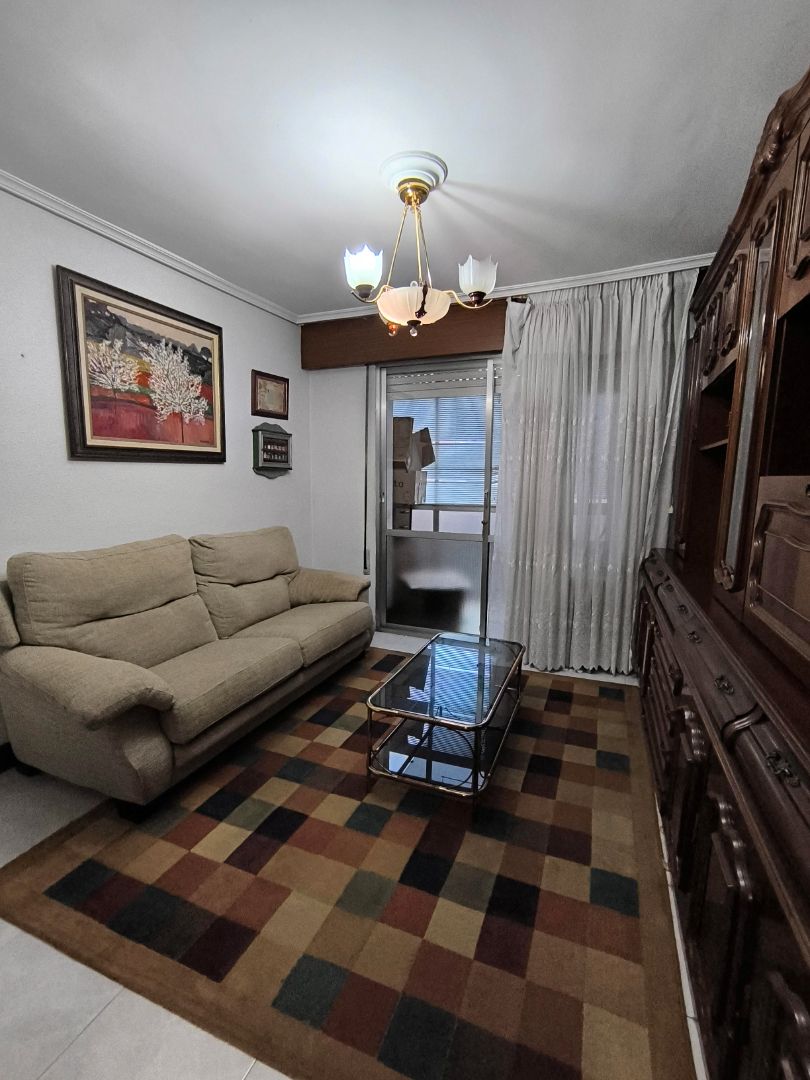 Sala d'estar de Pis en venda en Bilbao  amb Calefacció, Traster i Moblat