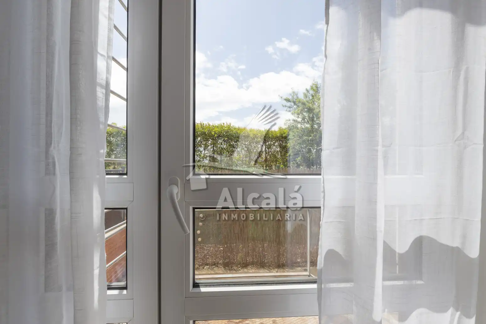 Habitación de Piso en venta en Alcalá de Henares con Aire acondicionado, Calefacción y Jardín privado