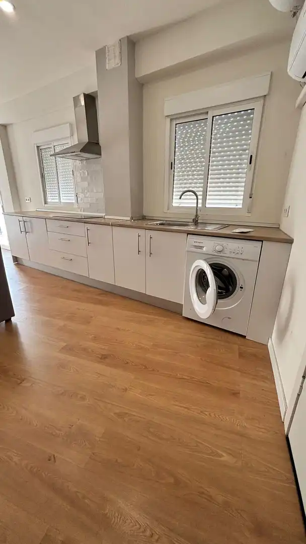 Kitchen of Flat for sale in Sevilla  with Air Conditioner, Terrace and Furnished