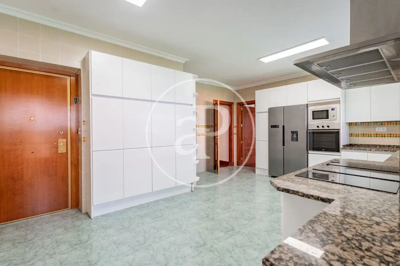 Cocina de Piso de alquiler en Madrid con Aire acondicionado, Calefacción y Jardín privado