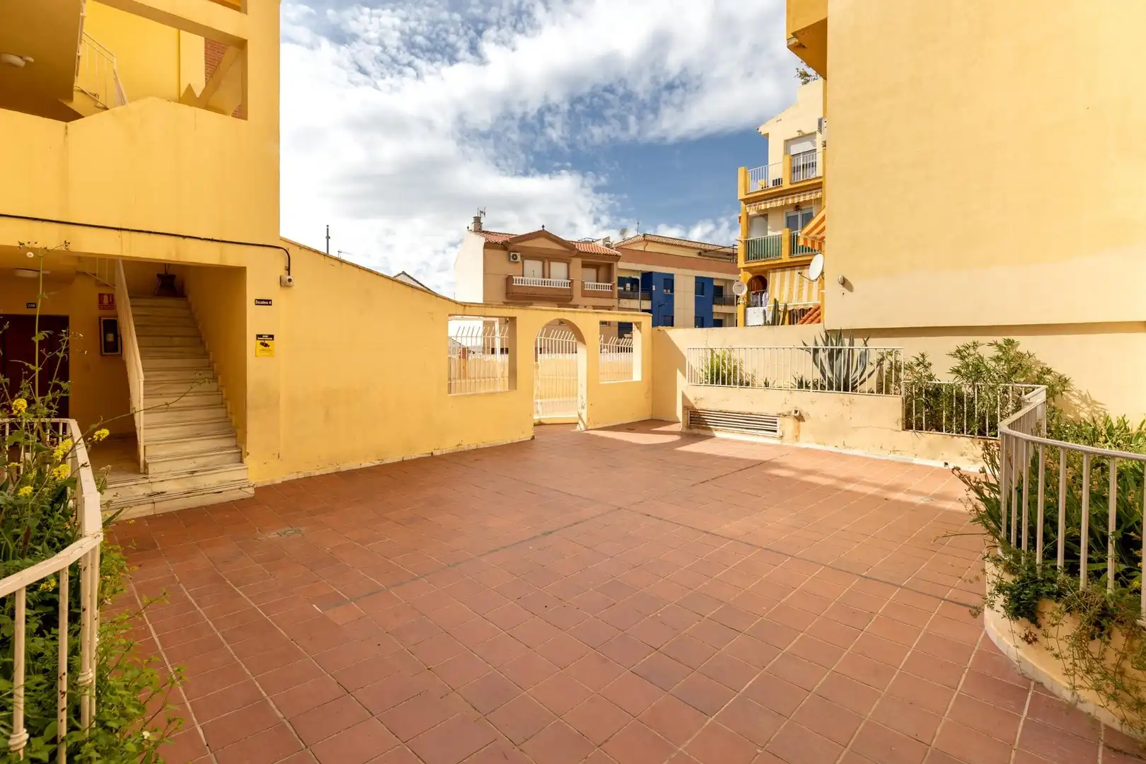 Vista exterior de Dúplex en venta en Gójar con Aire acondicionado, Terraza y Amueblado