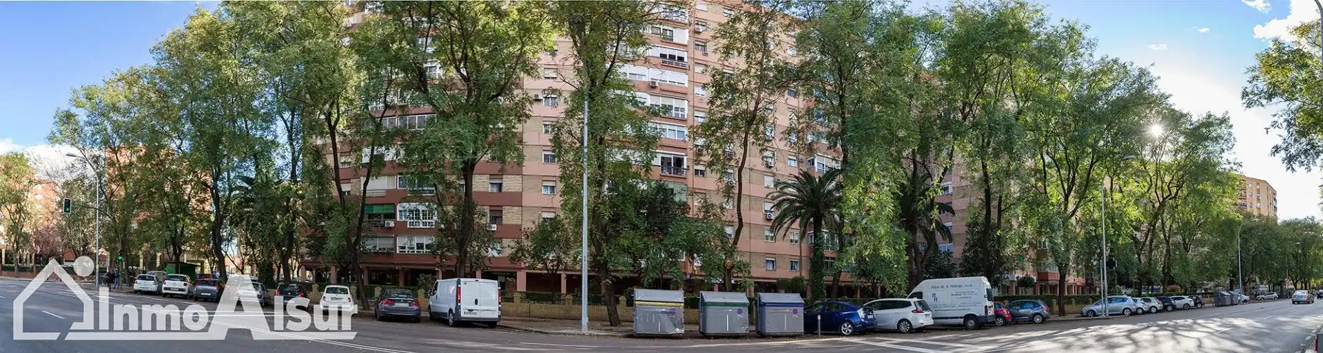 Vista exterior de Local de alquiler en Sevilla