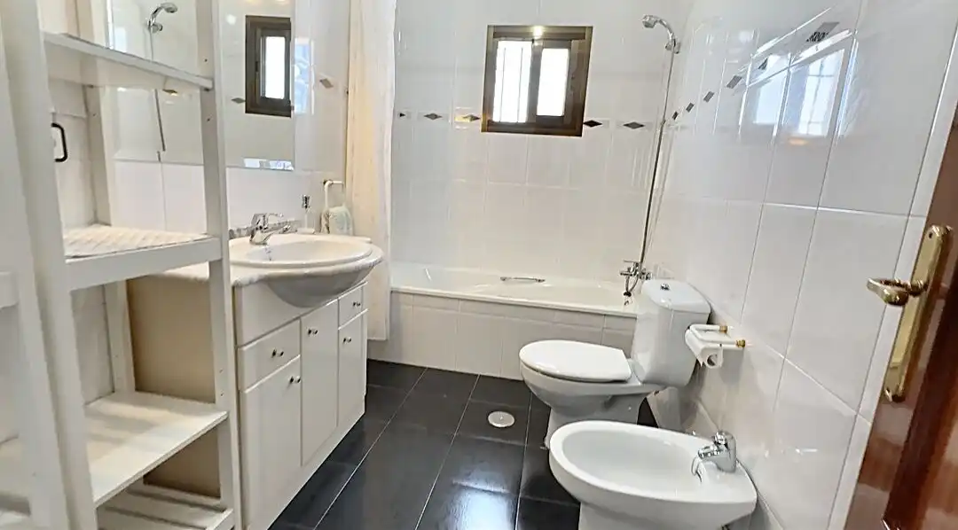 Baño de Piso en venta en Periana con Trastero