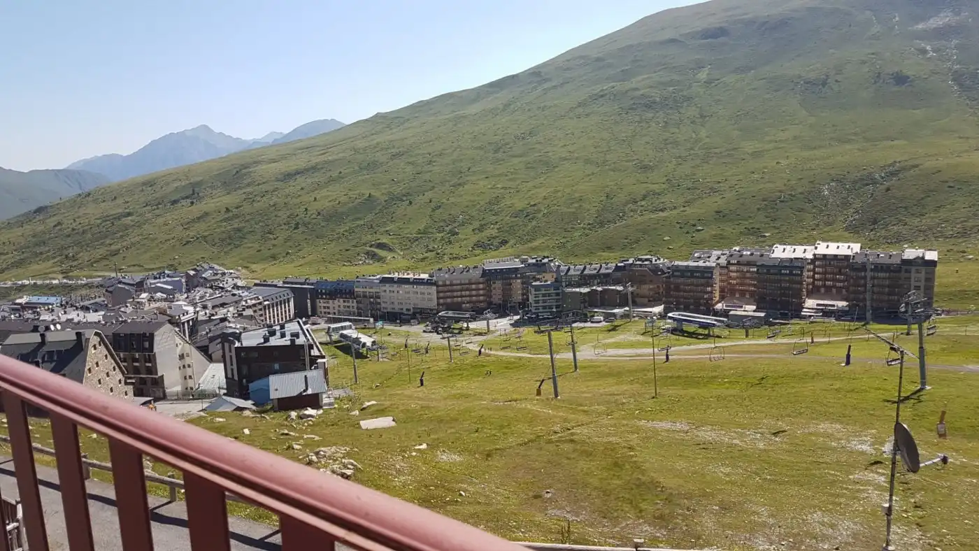 Vista exterior de Casa adosada en venta en Encamp con Calefacción, Parquet y Amueblado