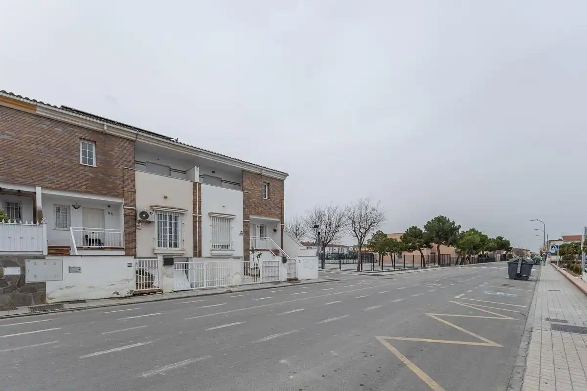 Adossat amb terrassa en venda a Calle VEGA (BE), imagen 30