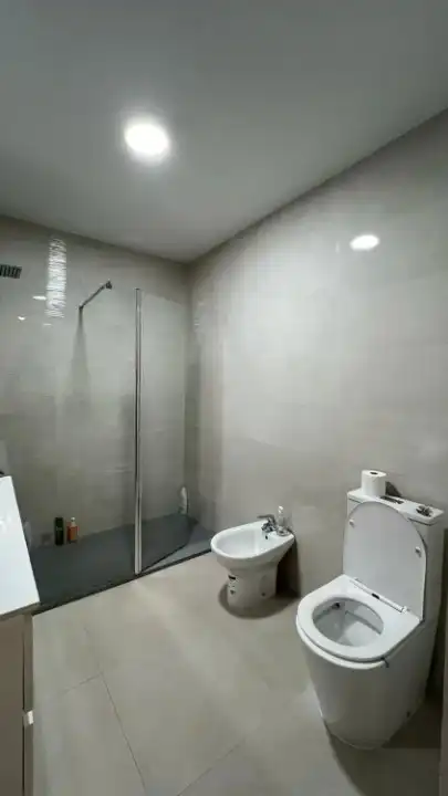 Baño de Piso de alquiler en Xirivella con Aire acondicionado, Calefacción y Amueblado