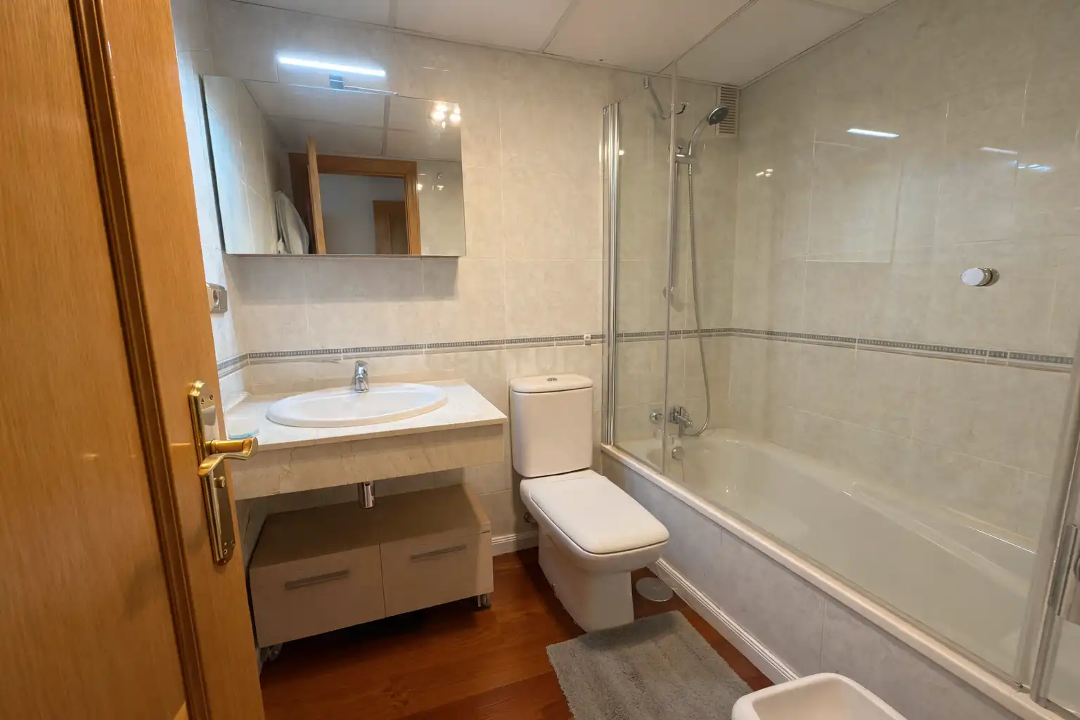 Bathroom of Apartments for sale in Málaga  with Air Conditioner, Private garden and Oven