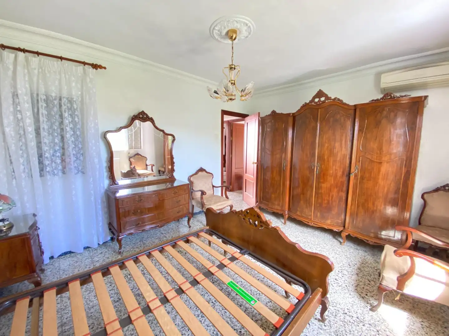 Dormitori de Casa adosada en venda en Camas amb Aire condicionat, Terrassa i Balcó
