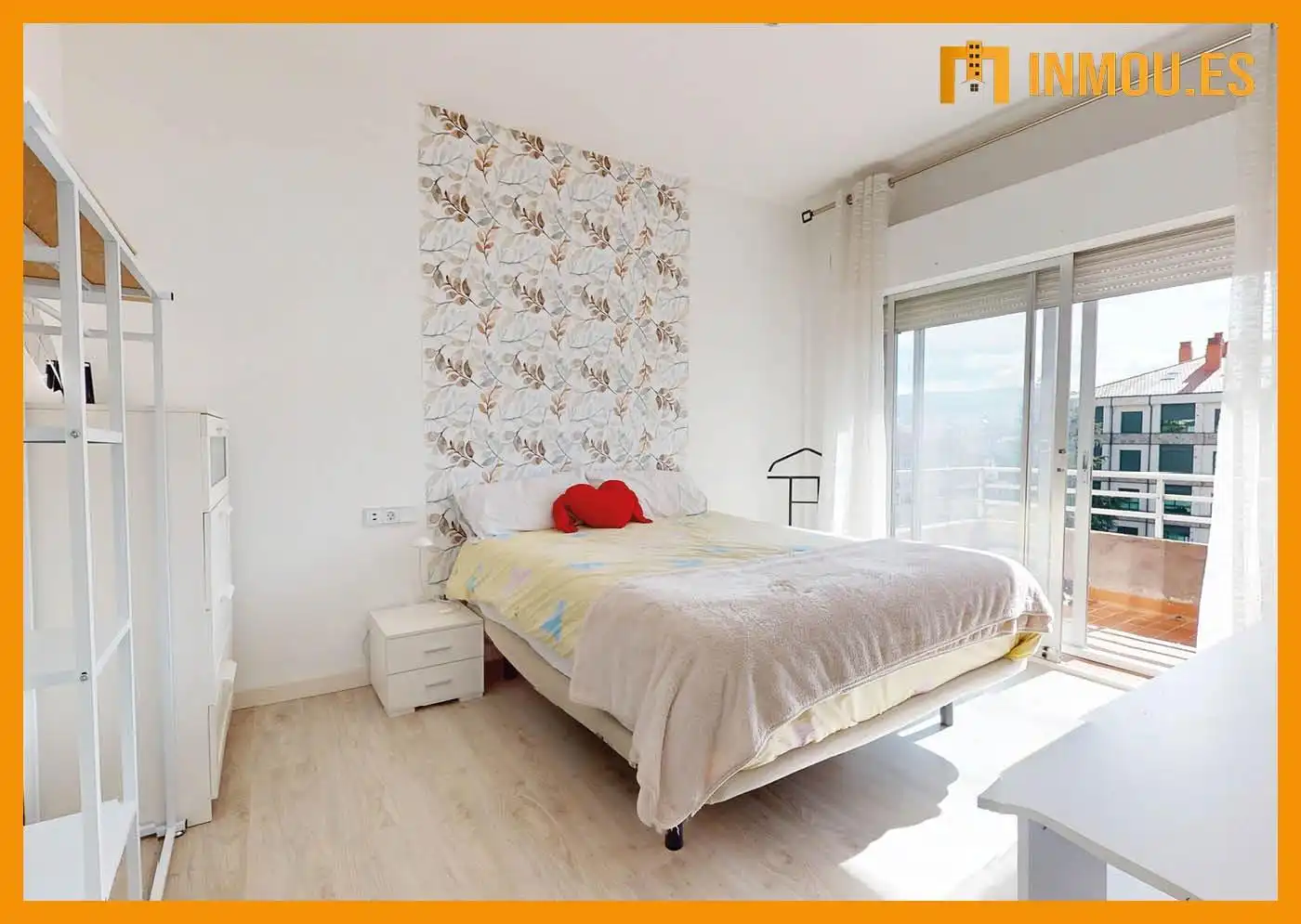 Bedroom of Flat for sale in Ourense Capital   with Air Conditioner, Heating and Parquet flooring