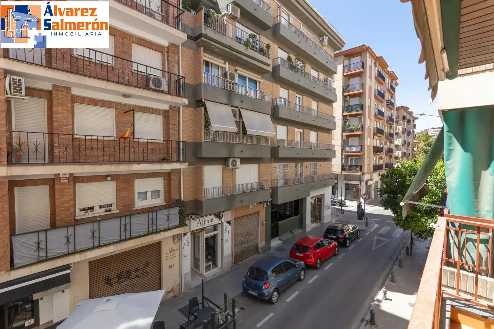 Vista exterior de Pis en venda en Granada amb Calefacció i Terrassa