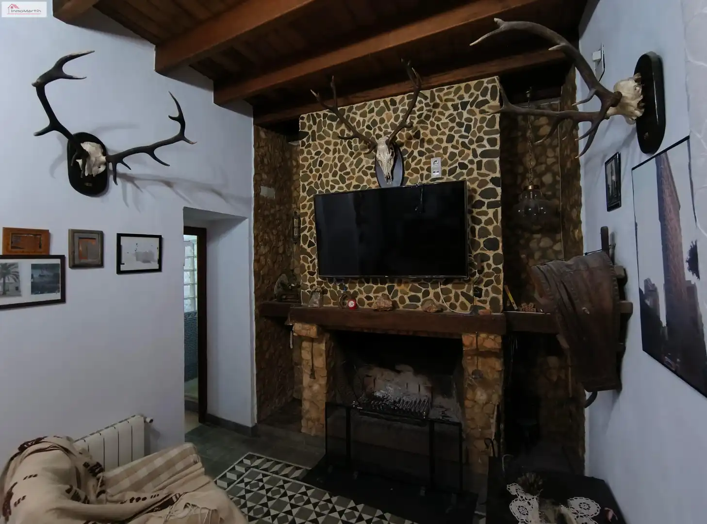 Sala de estar de Casa adosada en venta en Almadén de la Plata con Aire acondicionado, Calefacción y Terraza