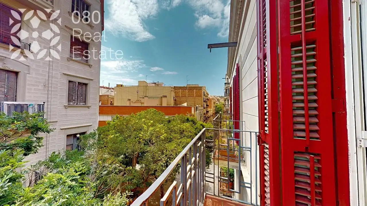 Vista exterior de Pis en venda en Barcelona amb Calefacció i Balcó