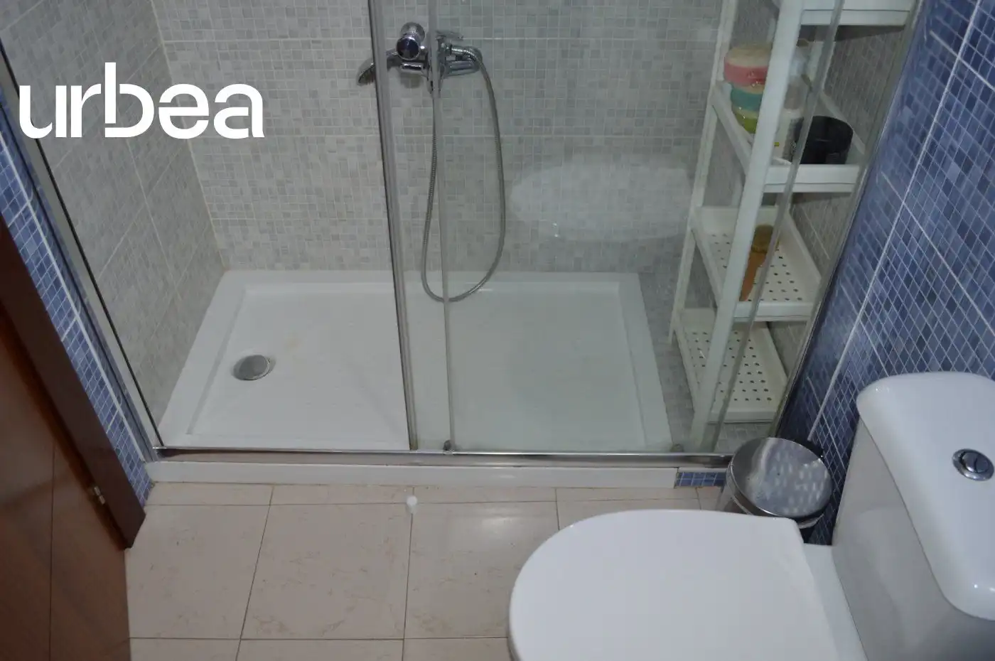 Bany de Pis per a compartir en Málaga amb Aire condicionat, Calefacció i Terrassa